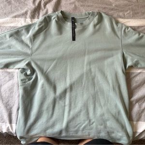 Lululmeon Men's crewneck!